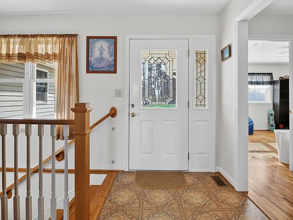 3rd image of 498 Meeks Rd