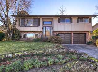 216 SE 40th St, Troutdale, OR