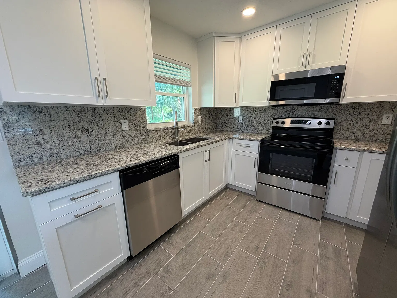 3 bed, 1118 sqft, $2,200 — Photo 2