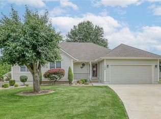 724 SE Wingate Cir, Lees Summit, MO 64063