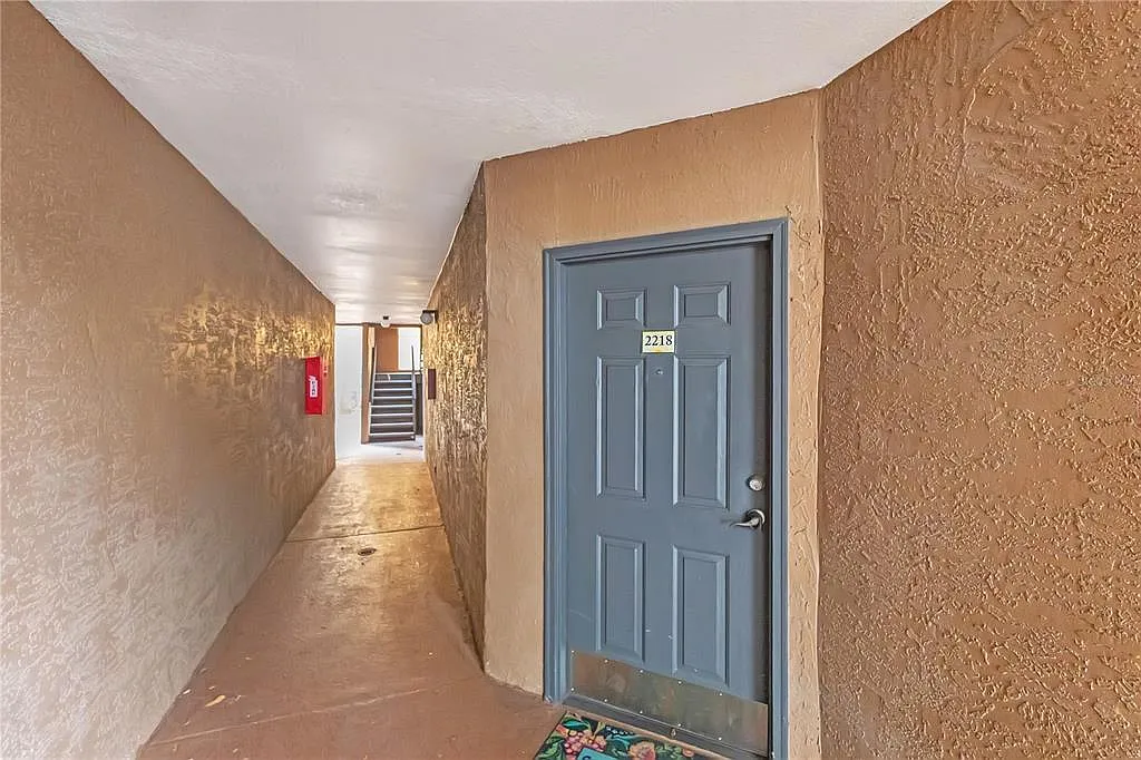 4540 Commander Dr — Photo 2