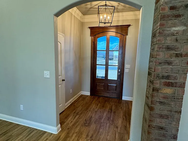 470 Long Acre Dr — Photo 4