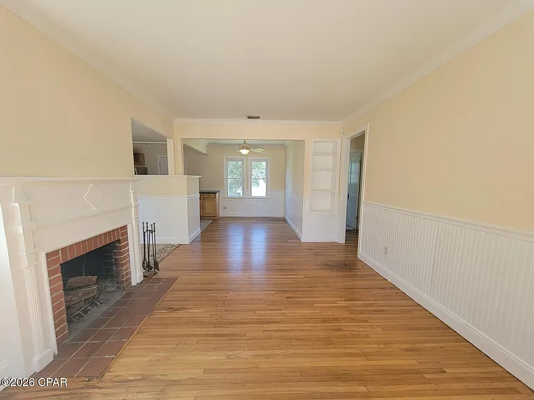 131 Allen Ave — Photo 2