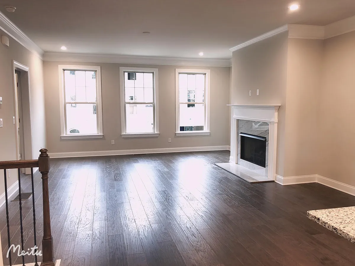 Living room area. - 1385 Live Oak Ln
