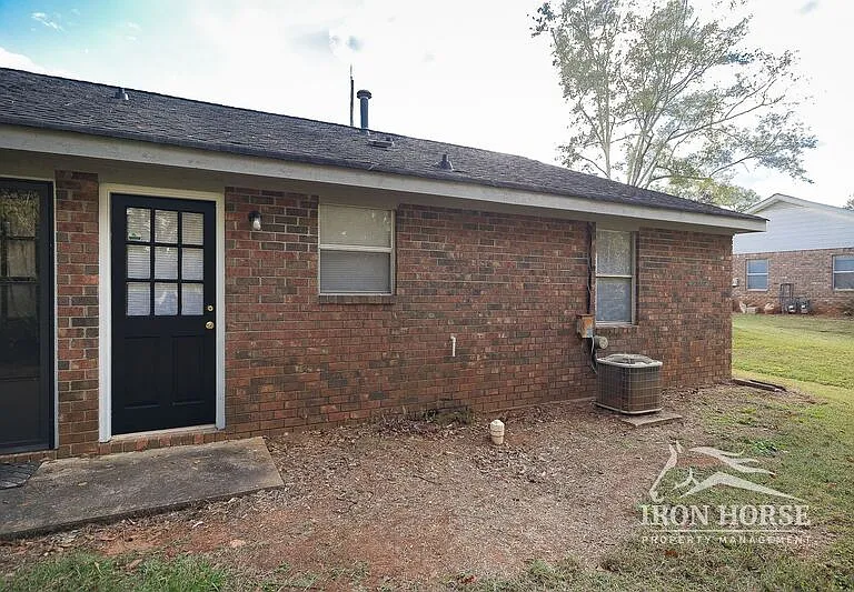 1172 White Oak Dr — Photo 12