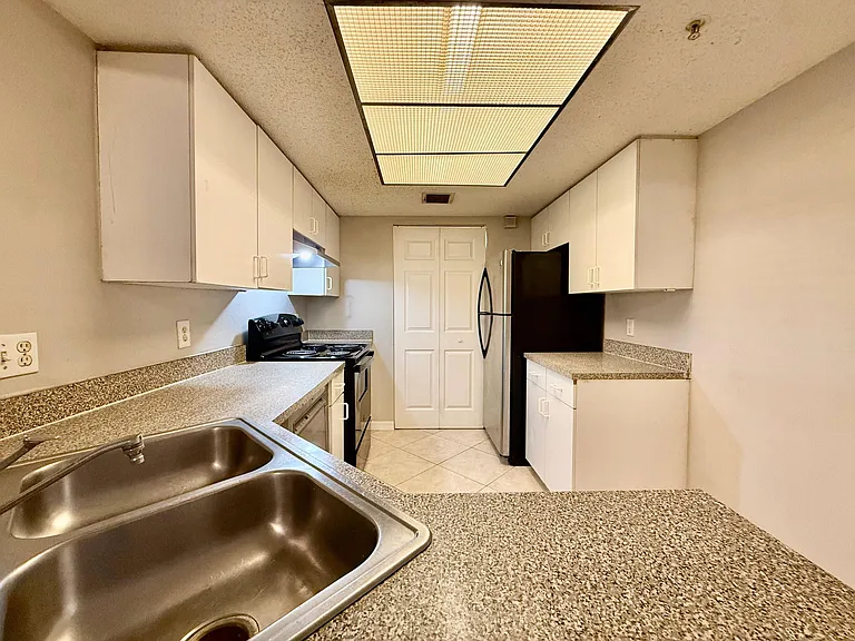 5065 Wiles Rd #105 — Photo 15