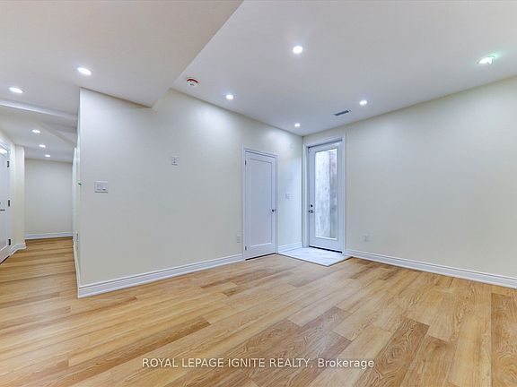 4th image of 17 Winthrop Cres #Basement