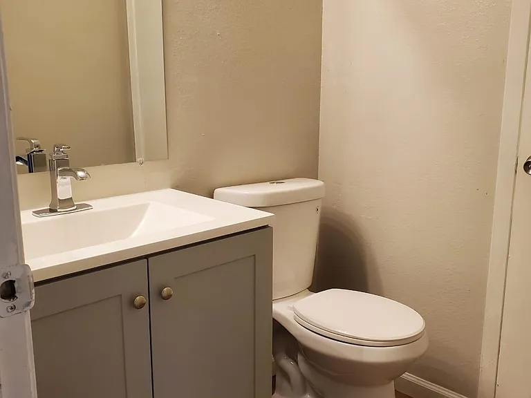 202 McElroy St — Photo 12