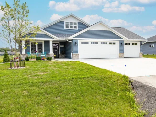 1712 Addie Pkwy, Oshkosh, WI 54904