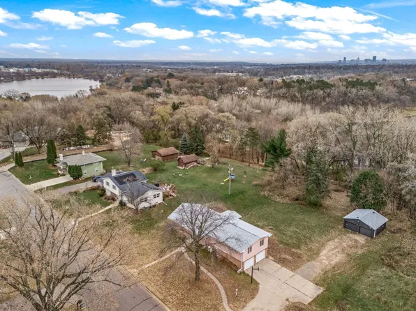 590 Ryan Ave W, Roseville, MN 55113