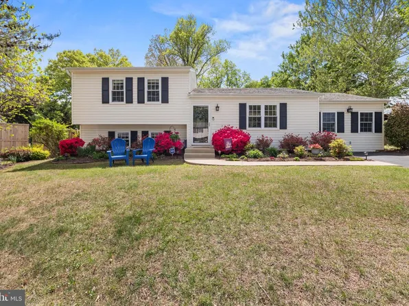 1315 Bayshire Ln, Herndon, VA 20170