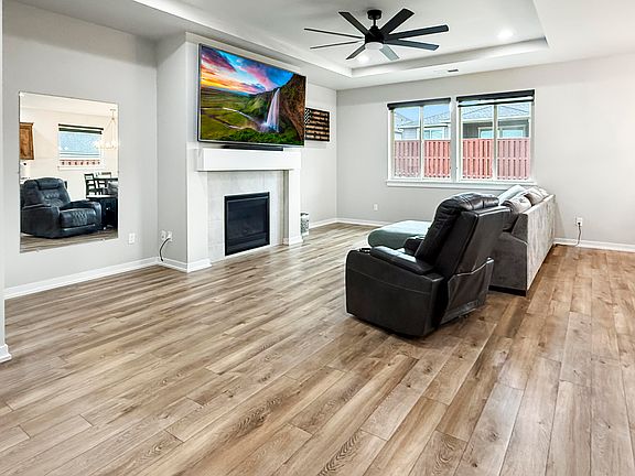 4th image of 1056 NE Henry Dr