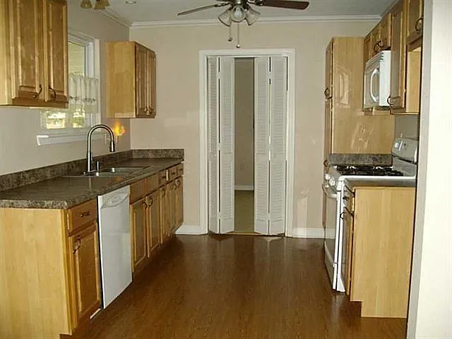 3839 Oxford St — Photo 4