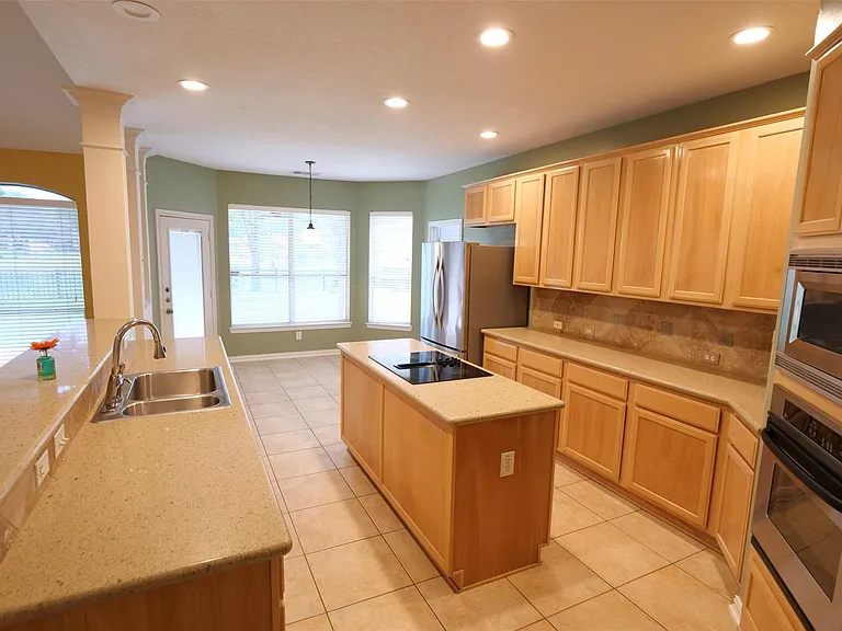 22719 Sierra Lake Ct — Photo 13