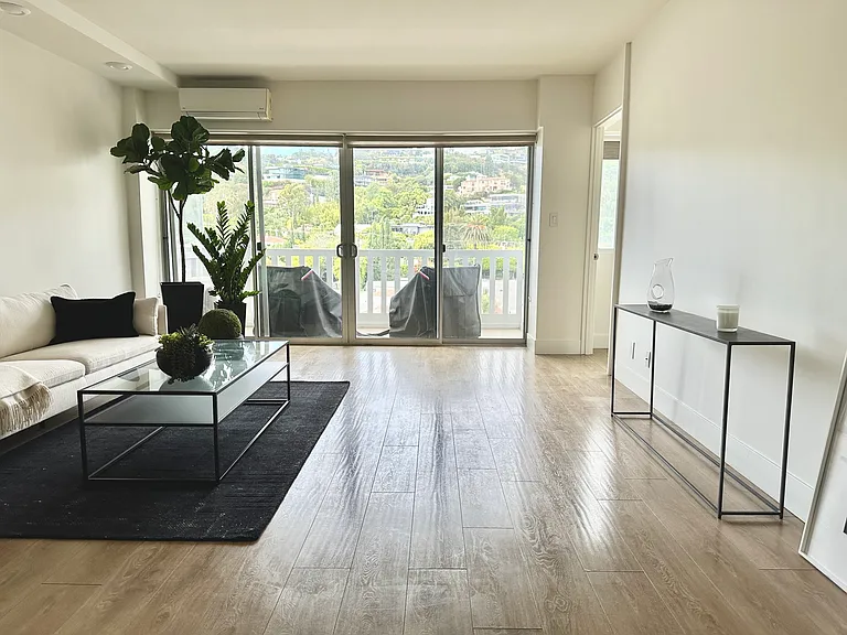 999 N Doheny Dr #904 — Photo 3