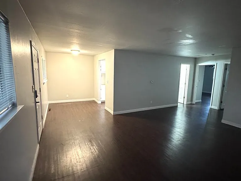 East University Apartments — Photo 4