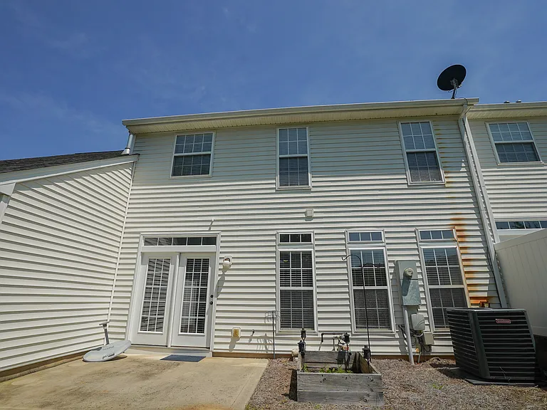 6021 Queens Walk Ct — Photo 19