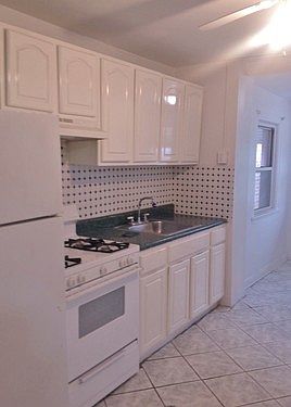 4th image of 2563 48th St #2