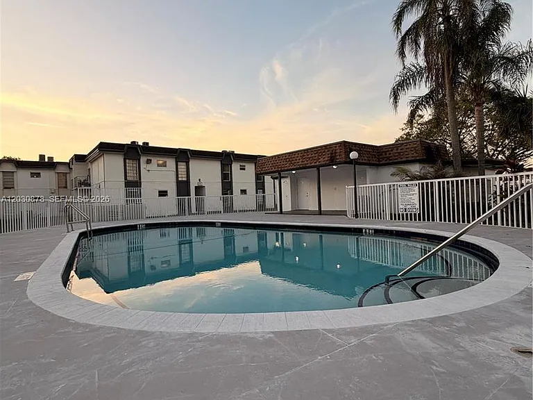 7250 SW 94th Pl #B8 — Photo 4