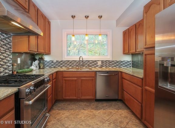 4th image of 416 N Chicago Ave