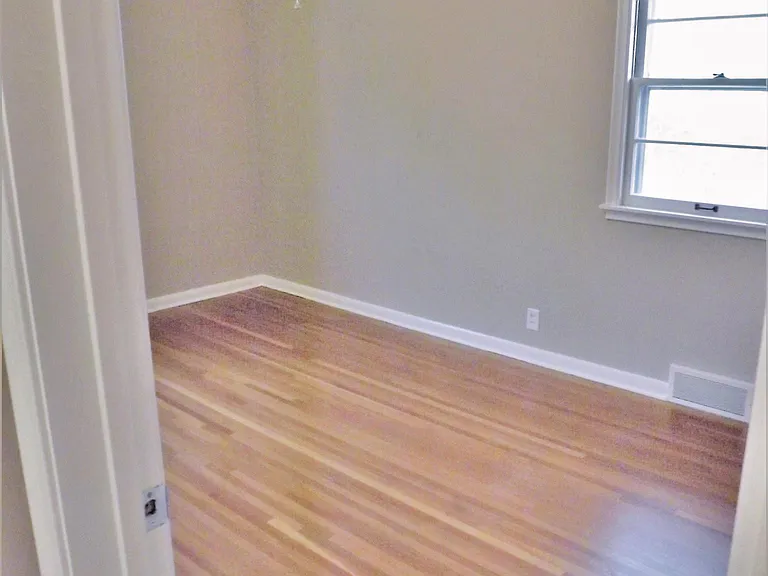 708 S 67th St — Photo 16