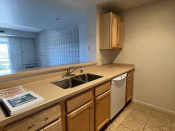 3rd image of 400 Richmond St #440
