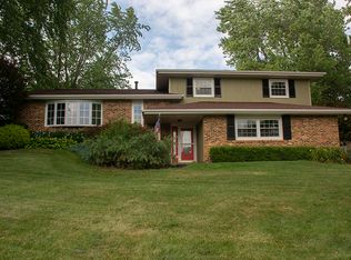 1028 Hilltop Dr, Morrison, IL 61270