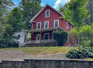 20 William St, Chester, MA 01011