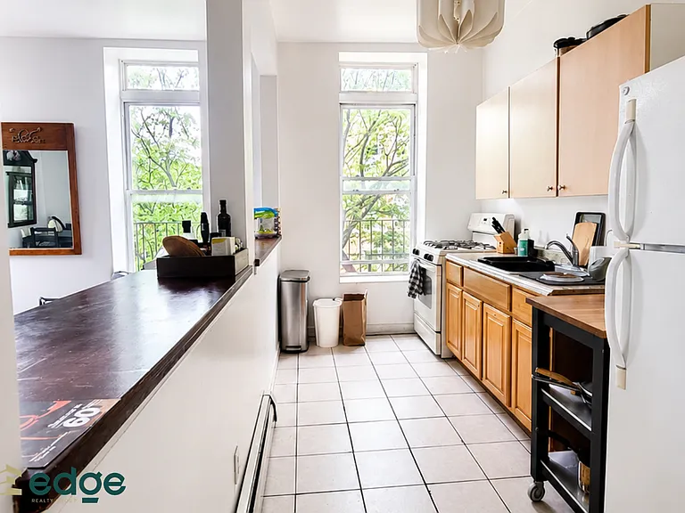 302 Tompkins Ave #3B — Photo 2