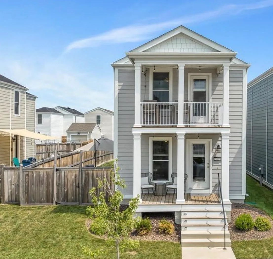 3 bed, 3.5 bath, 1715 sqft, $2,550 — Photo 1