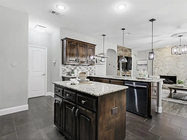 1708 Cole Ln — Photo 6