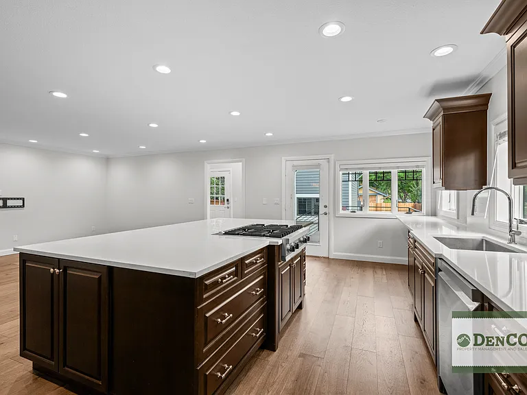 1401 S Clarkson St — Photo 11