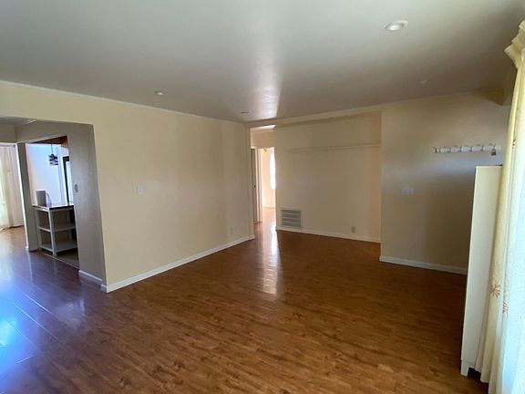 5th image of 713 W Orange Ave