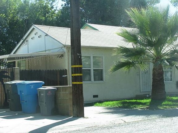 2nd image of 1221 Divver St