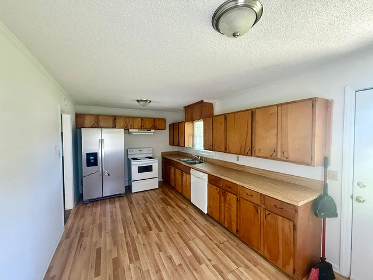Three bedroom, 1 bath brick ranch in Liberty — Photo 4