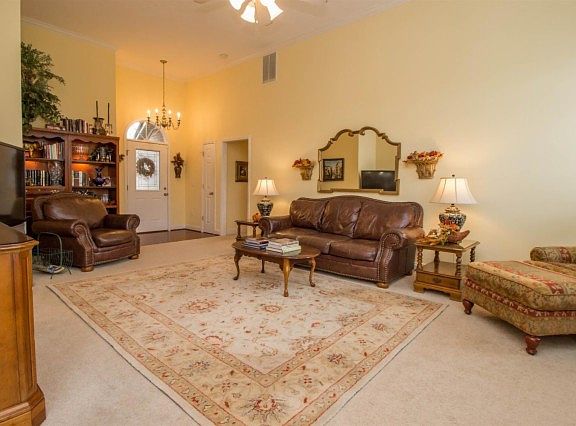 5th image of 128 Lansdowne Dr