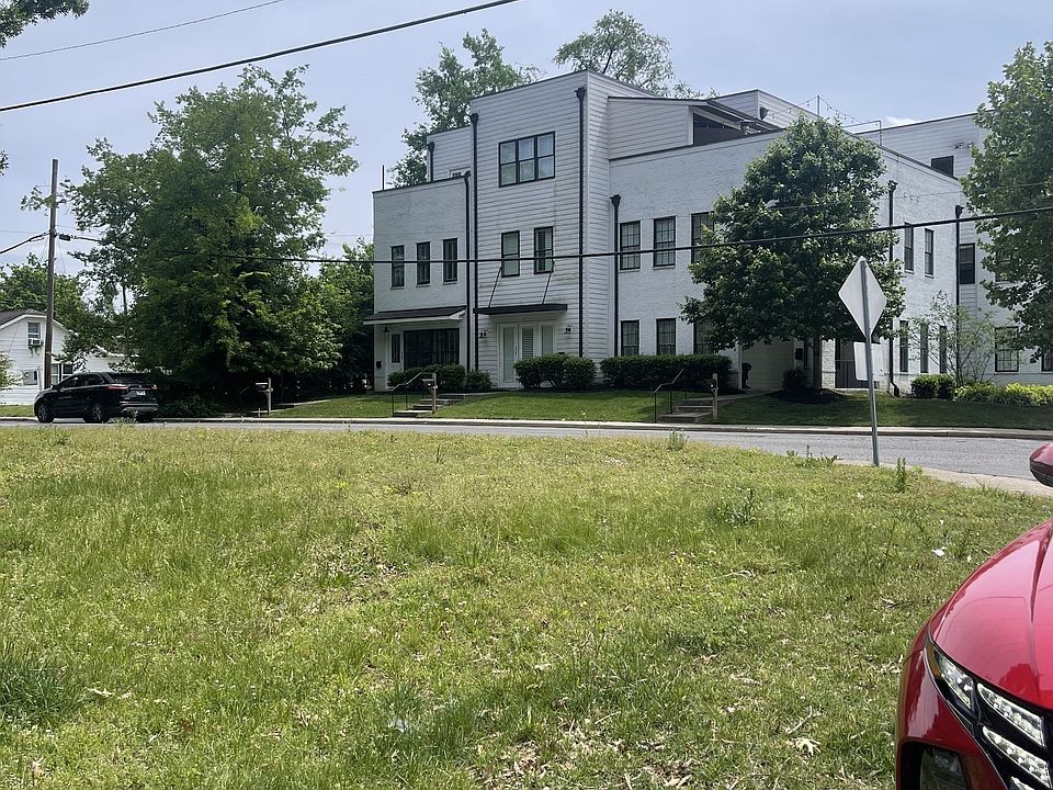 2nd image of 501 Douglas Ave