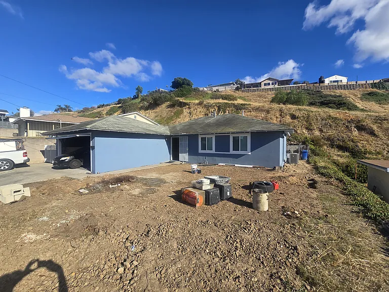 5539 Santa Margarita St — Photo 32