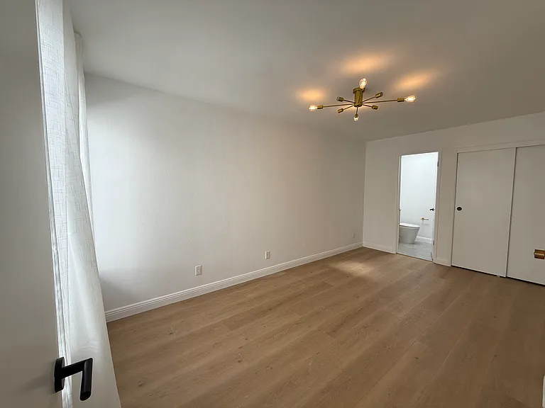228 23rd Ave #4 — Photo 3