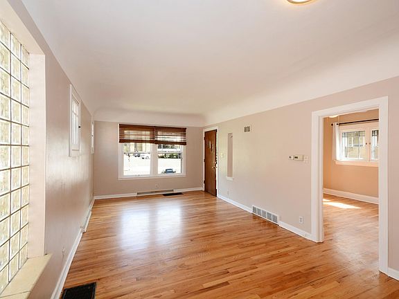 5th image of 3016 W 29th Ave