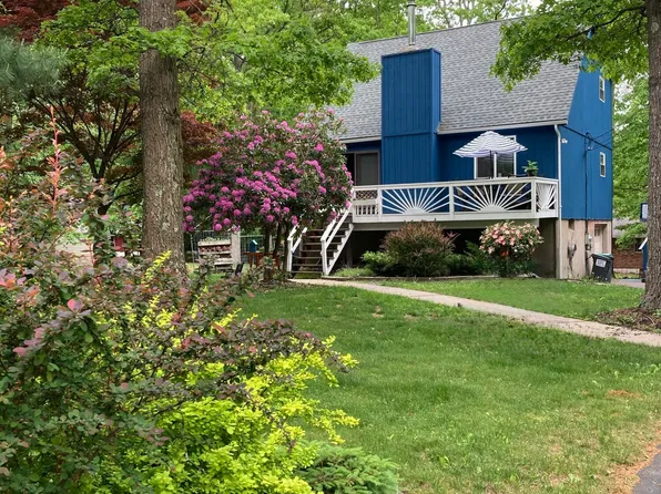 117 Park Ridge Dr, Milford, PA 18337