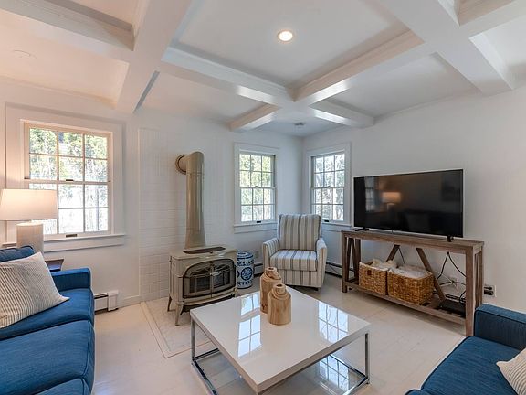 3rd image of 59 Osborne Ln