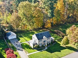 14 Brookdale Dr, Wilbraham, MA 01095