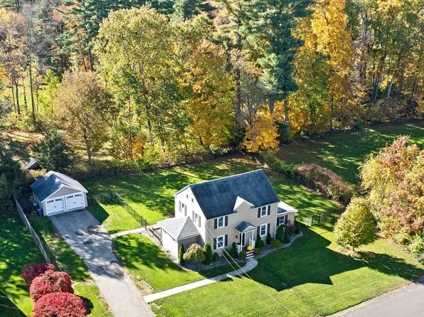 14 Brookdale Dr, Wilbraham, MA 01095