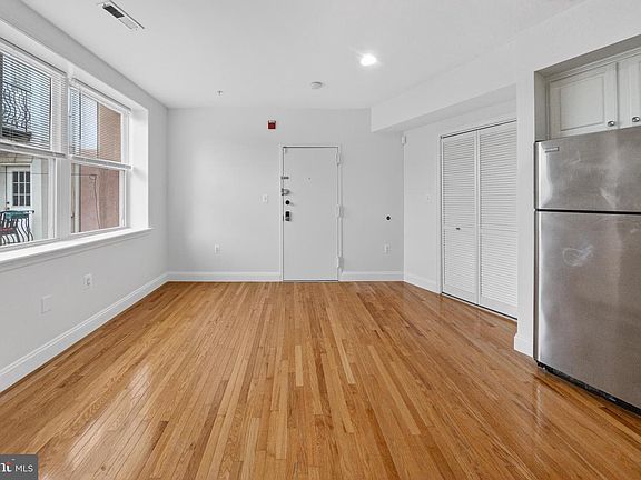 4th image of 1629 L St NE APT 202