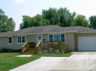 618 E 3rd St, Carroll, IA 51401