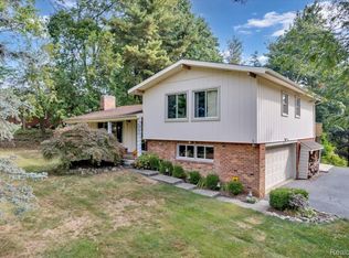 2771 Hillendale Dr, Rochester Hills, MI 48309