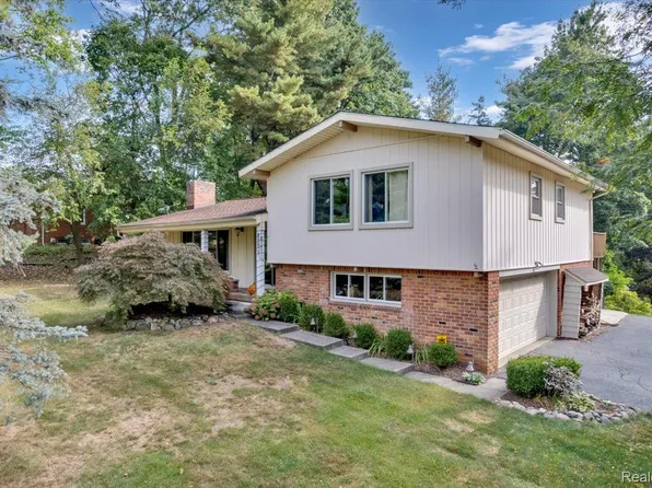 2771 Hillendale Dr, Rochester Hills, MI 48309