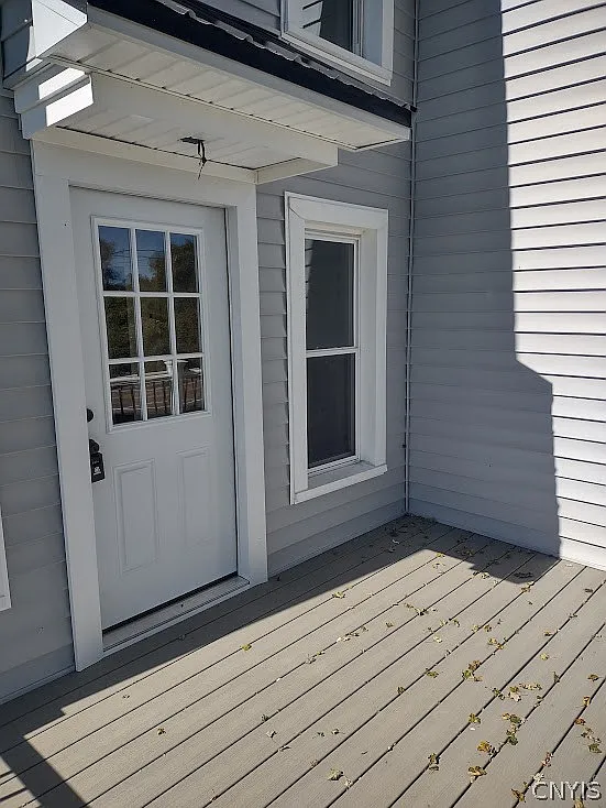 3 bed, 1.0 bath, 6882 sqft, $2,300 — Photo 4