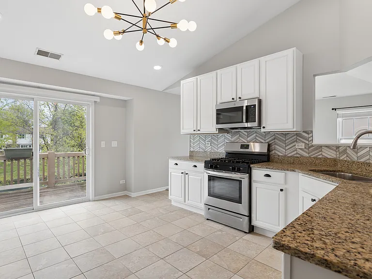1952 Crenshaw Cir #1952 — Photo 3